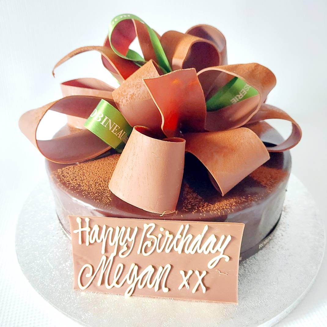 Glacage & Ribbons & Bows (8 inches / 20cm)