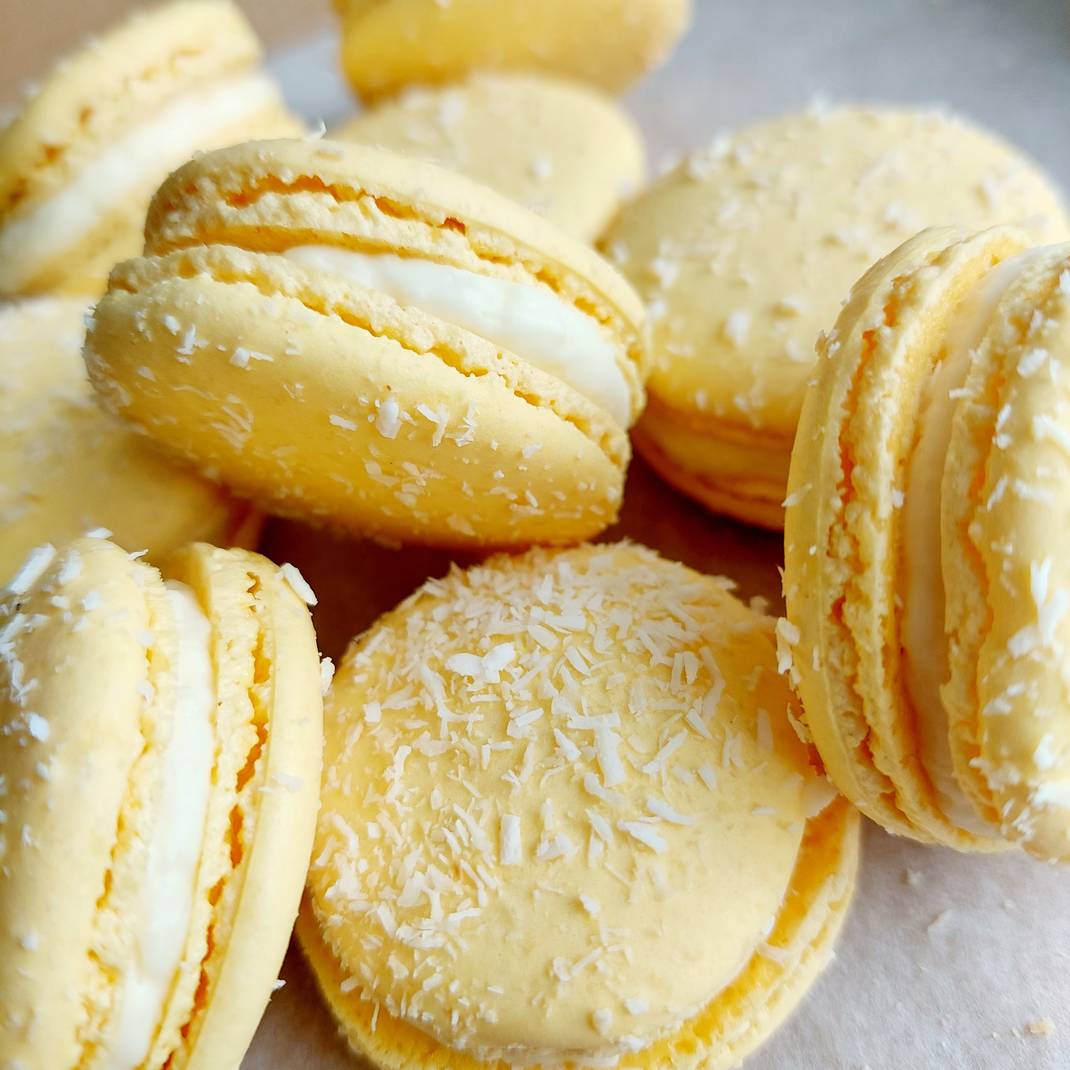 Mango & Kiwi Parisian Macaroon
