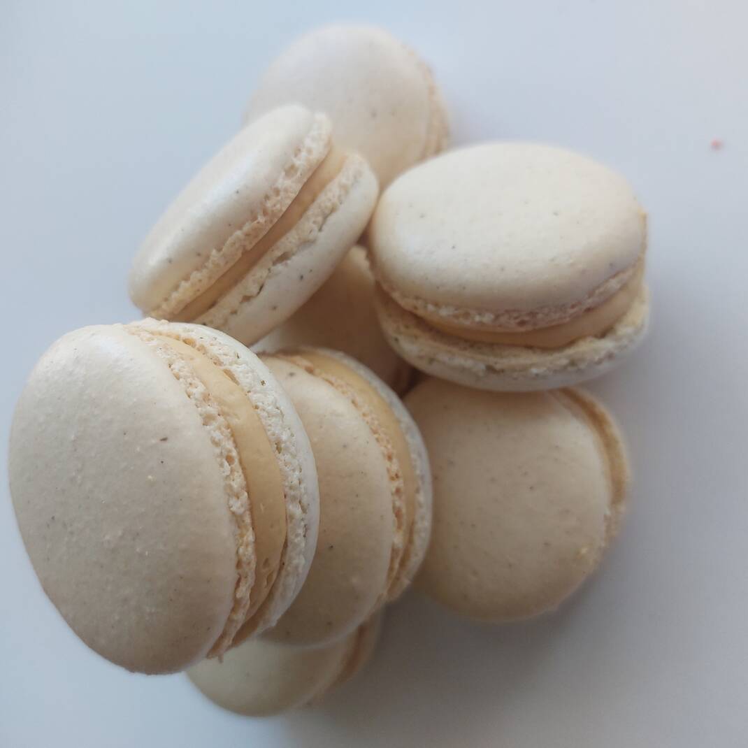 Almond & Vanilla Parisian Macaroon
