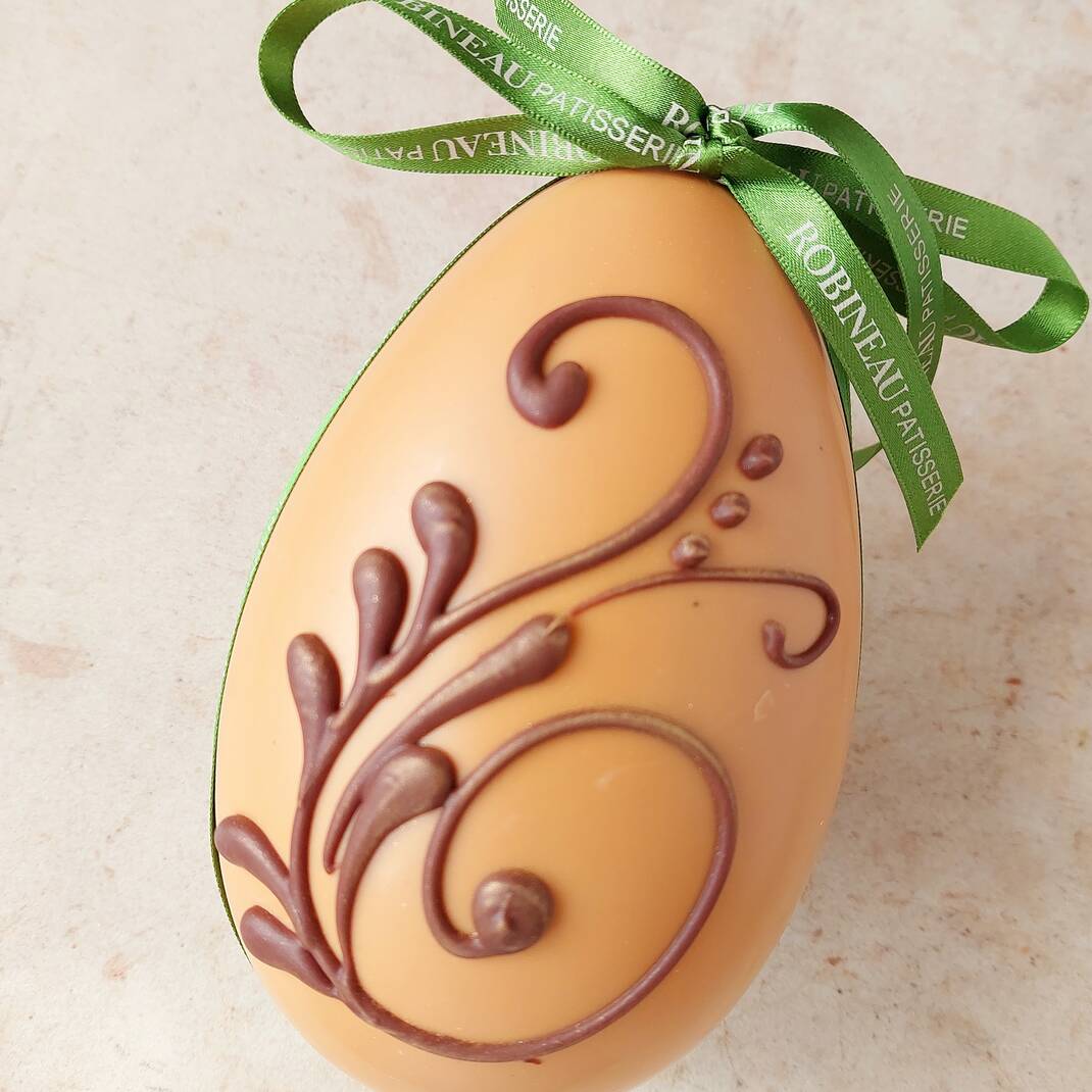 Medium Chocolate & Soft Caramel Swirl Egg!