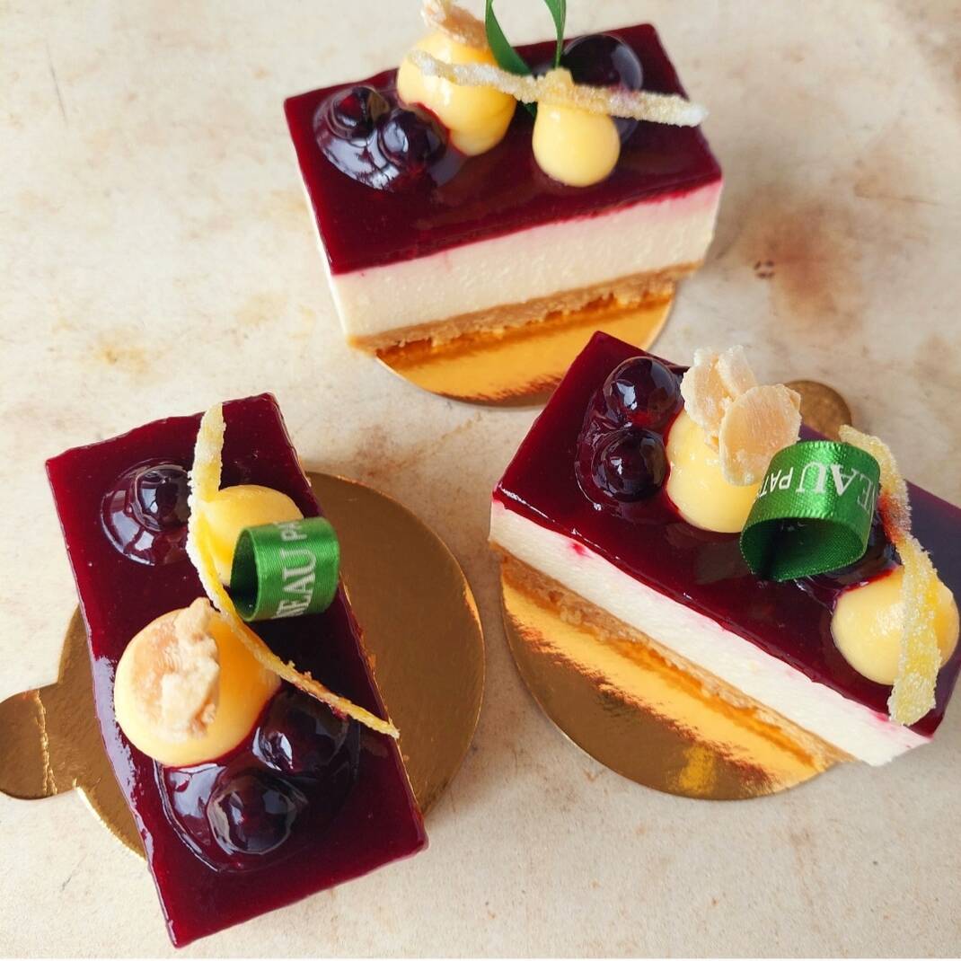 Individual Lemon and Blackcurrant Cheesecake