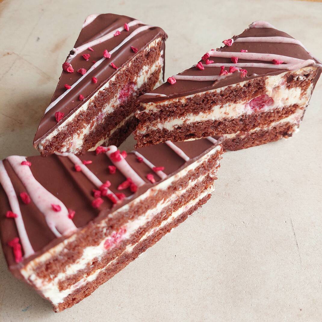 Limited Edition Robineau Gateau Slice